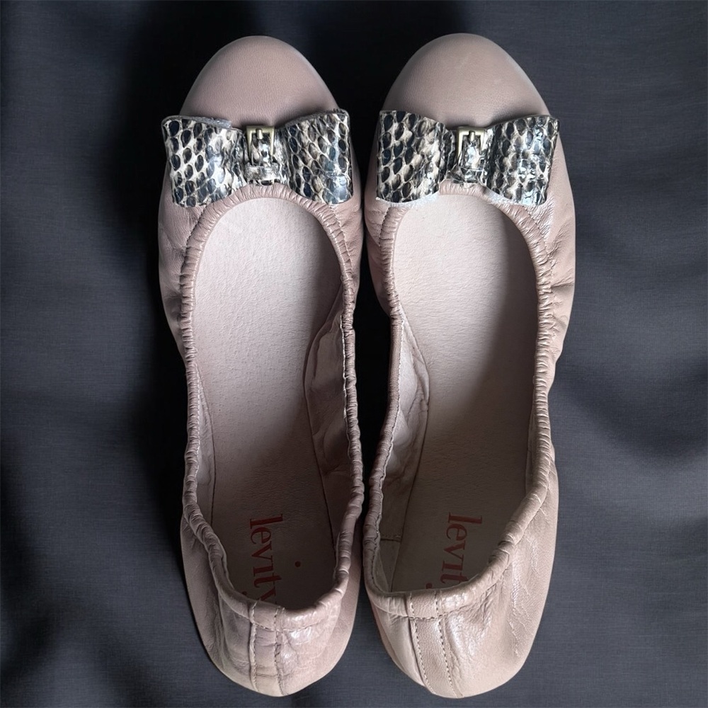 NEW Levity Women's Leather Ballet Flats Sz 8 M Bow Soft Comfortable Shoes Tan